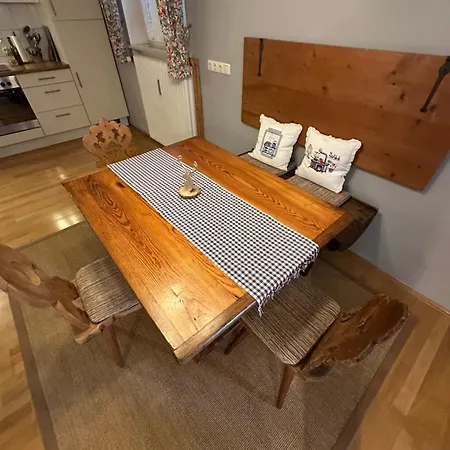 Apartment Zum Fiaker *